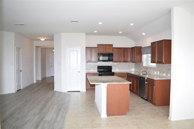 Building Photo - 2021 Pitkin Dr