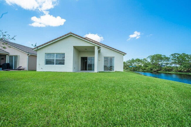 Building Photo - 10419 SW Southgate Ct