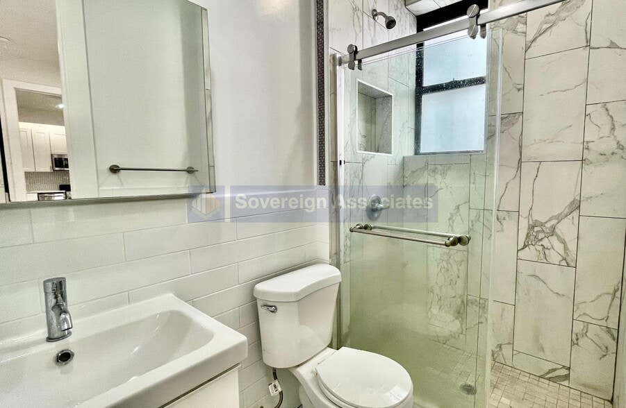Building Photo - 45 Tiemann Pl