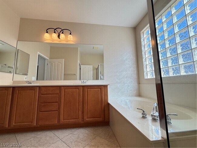 Building Photo - 2240 Shadow Canyon Dr