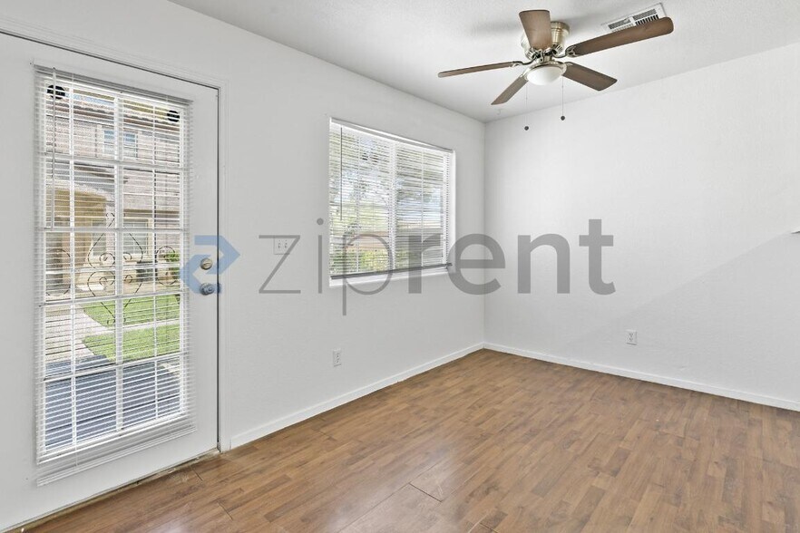 Building Photo - Unit 120
