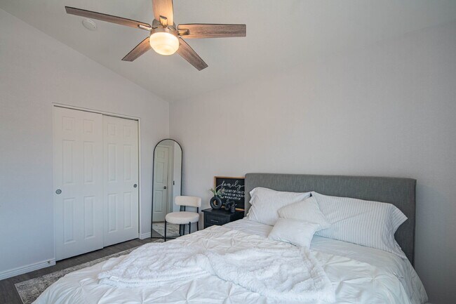 Building Photo - 10615 N 63rd Dr