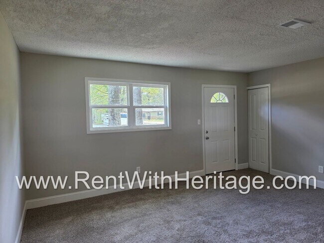 Building Photo - Awesome 3 bd/ 1.5 Bath Brick Ranch / No Steps / Totally Renovated / Great Location