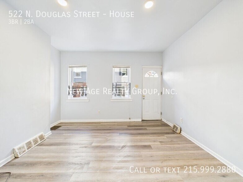 Building Photo - 522 N Douglas St