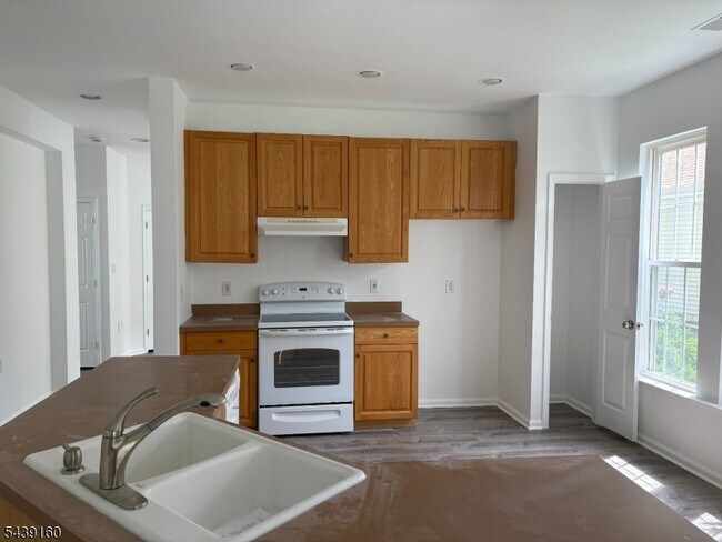 Building Photo - 37 Stafford Ln