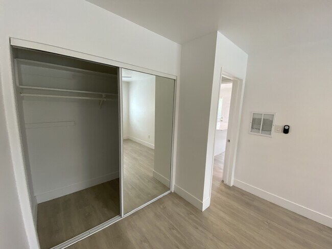 Building Photo - Grand Avenue Apartments