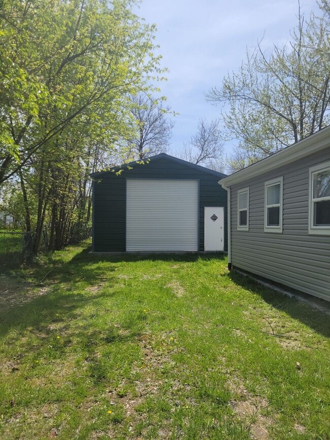 Building Photo - Newly remodeled 3 bedroom on the north sid...