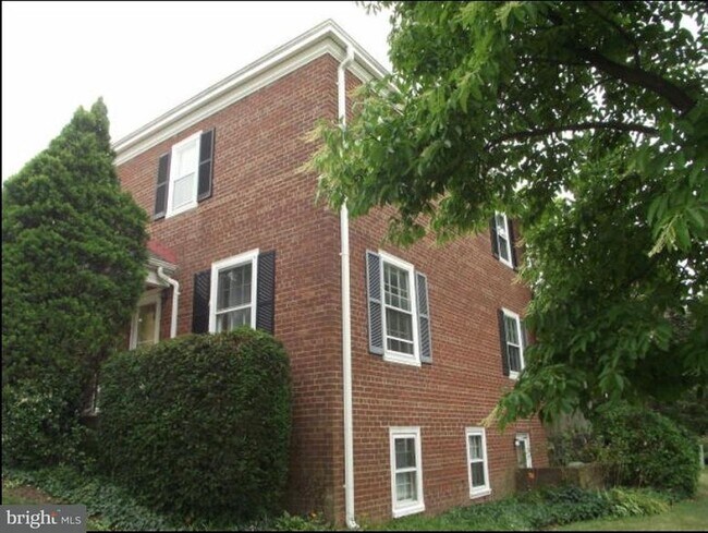 Building Photo - 4217 32nd Rd S