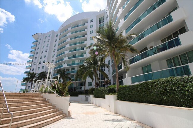 Building Photo - 7910 Harbor Island Dr