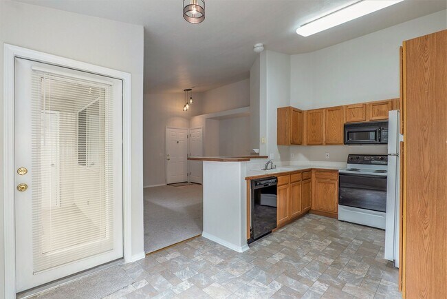 Building Photo - 2 bed, close to Ft Carson. Top Floor unit, Available now