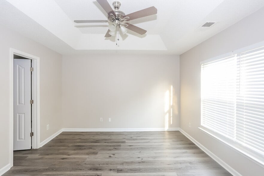 Building Photo - 5821 Briggs Dr