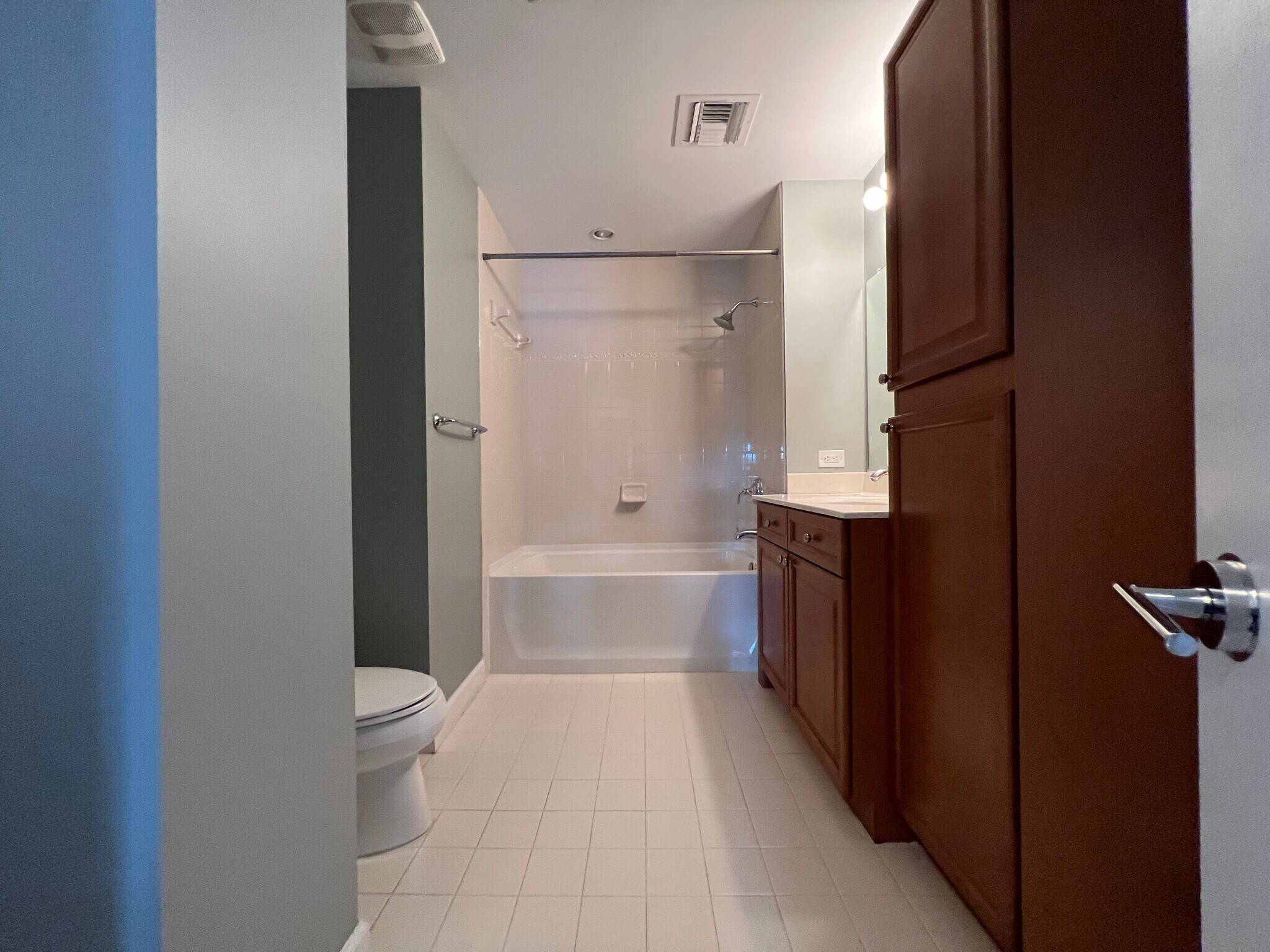 Guest Bathroom - 4940 Old Main St