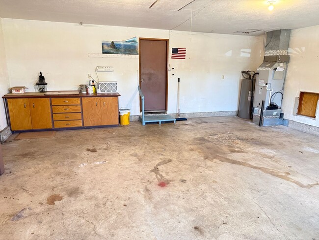 Building Photo - Well-kept house in desirable Thurston neighborhood!