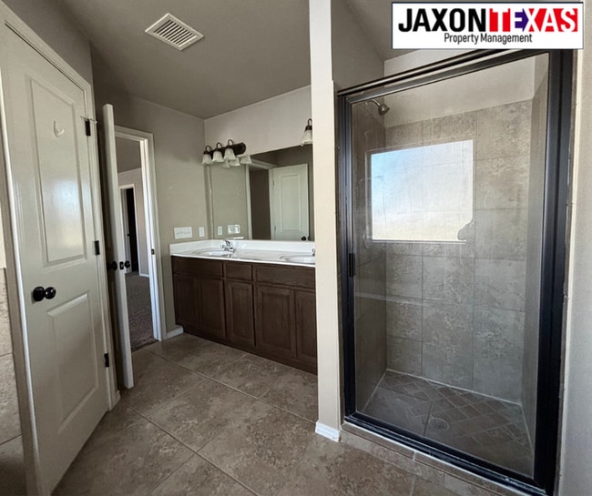 Building Photo - 5938 Megan St