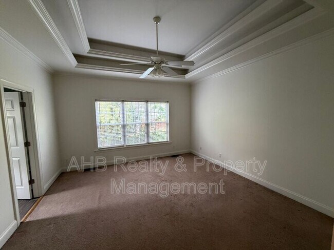 Building Photo - 713 Trail's End Dr