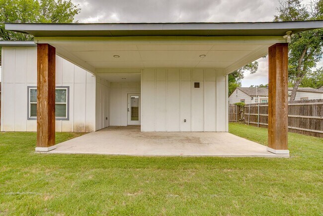 Building Photo - 3817 Winfield Ave