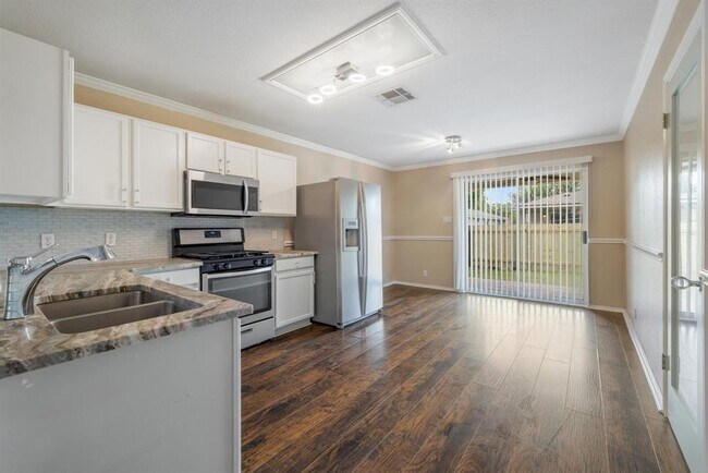 Building Photo - 104 Brentwood Dr