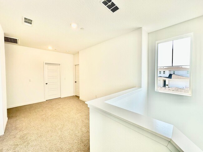 Building Photo - Newly-Built NextGen 5 bed 3.5 bath Lennar ...