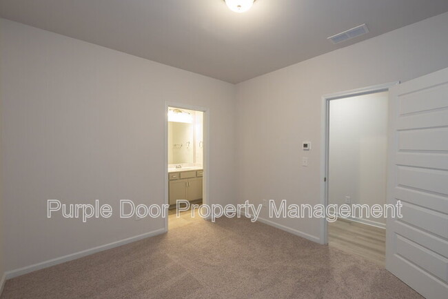 Building Photo - 1672 Eagle Dr