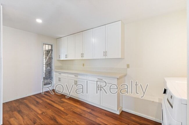 Building Photo - 1005 Kalahu Pl