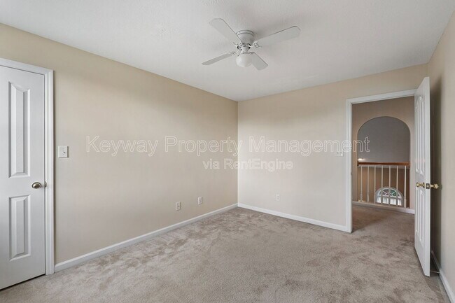 Building Photo - 4890 Somerset Dr
