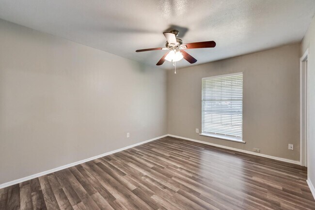 Building Photo - 345 Fieldside Dr