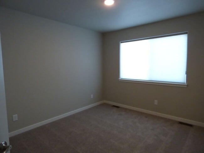 Building Photo - Merry Christmas!  This home is available now, with December rent free!