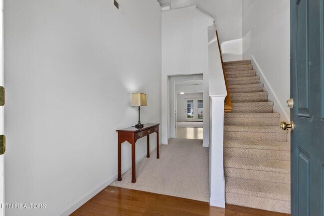 Building Photo - Beautiful End-Unit Condo – Move-In Ready!