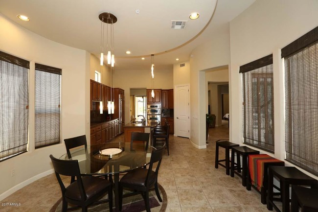 Building Photo - 7371 E Vaquero Dr