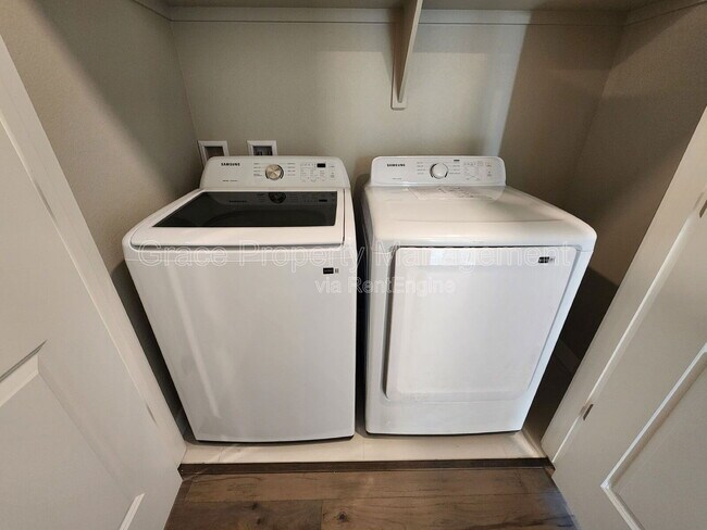 Building Photo - 350 High Point Dr