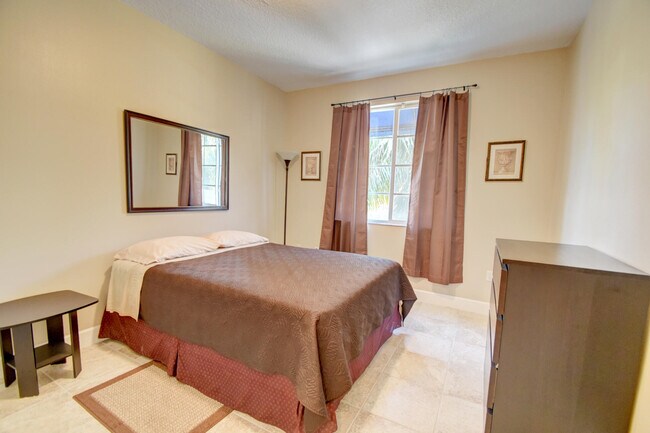 Building Photo - 250 NE 3rd Ave