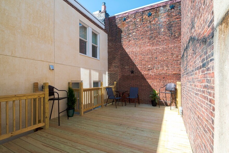 Building Photo - 1703 Pine Street