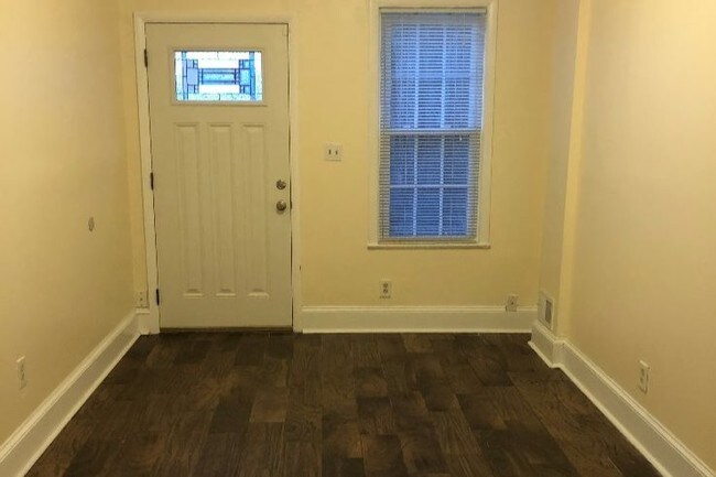 Den - 1826 8th St NW