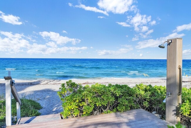 Building Photo - 1069 Hillsboro Mile