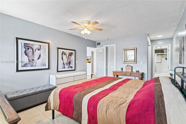 Building Photo - 2200 Diana Dr