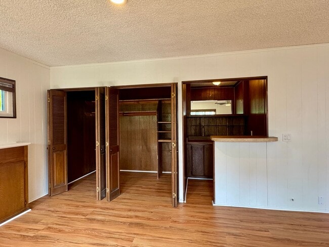Building Photo - Charming 4-Bedroom Home on a Quiet Tree-Li...