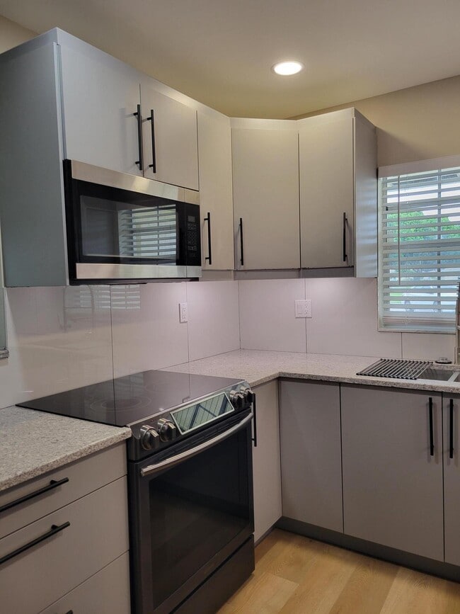 Building Photo - 14339 Canalview Dr