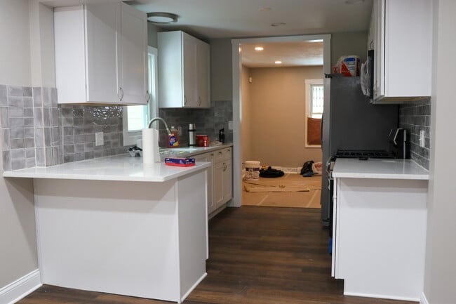 Building Photo - 12237 S May St