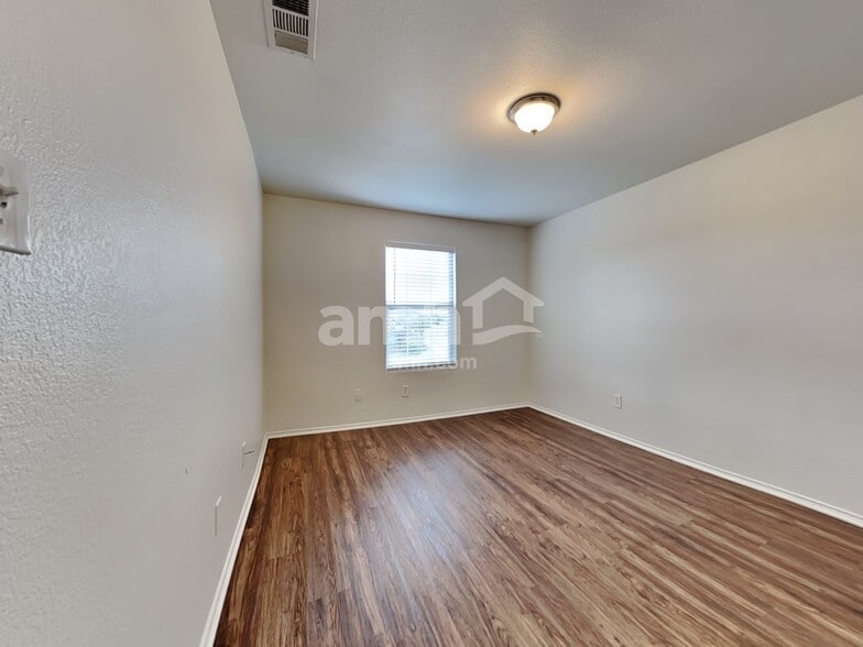 Building Photo - 700 Locustberry Dr