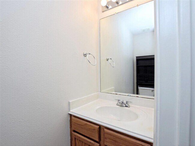 Building Photo - 305 N Heatherwilde Blvd