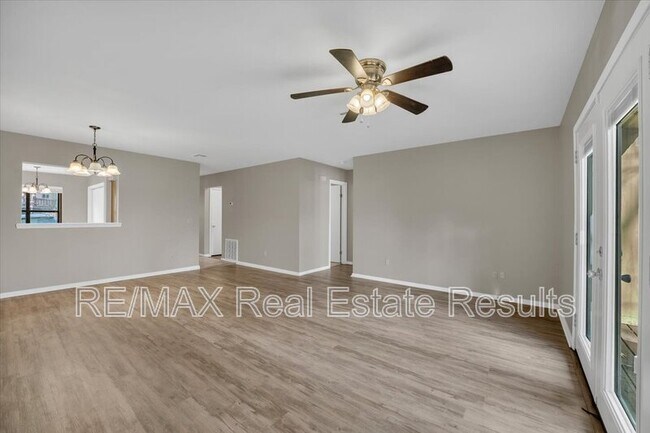 Building Photo - 5 Yates Ln