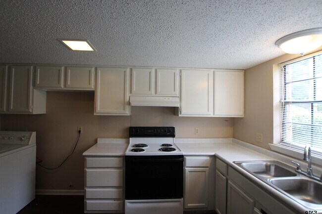 Building Photo - 2520 Delmar St
