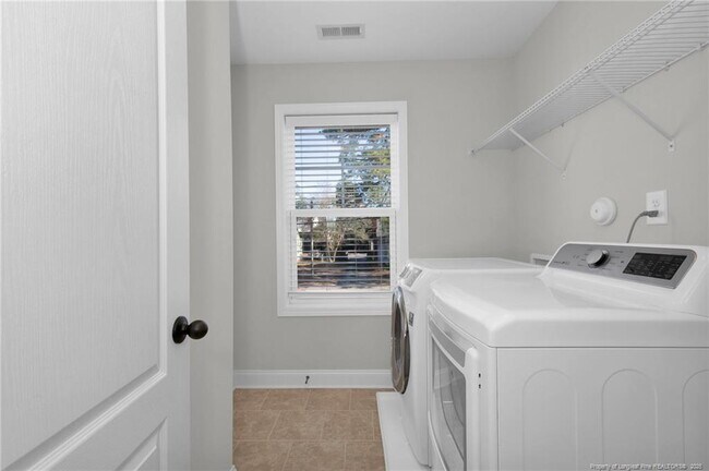 Building Photo - 110 Pinecrest Dr