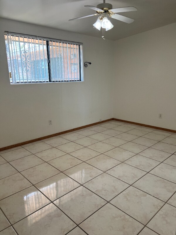 Building Photo - 803 E Holaway Dr
