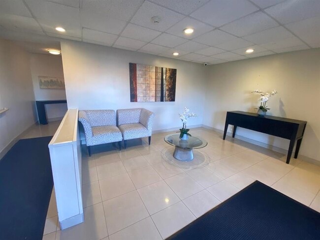 Building Photo - 500 Central Ave