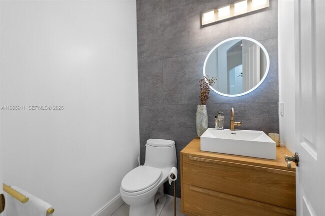 Building Photo - 3870 E Hibiscus St