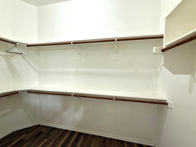 Building Photo - 9200 Clearview Dr