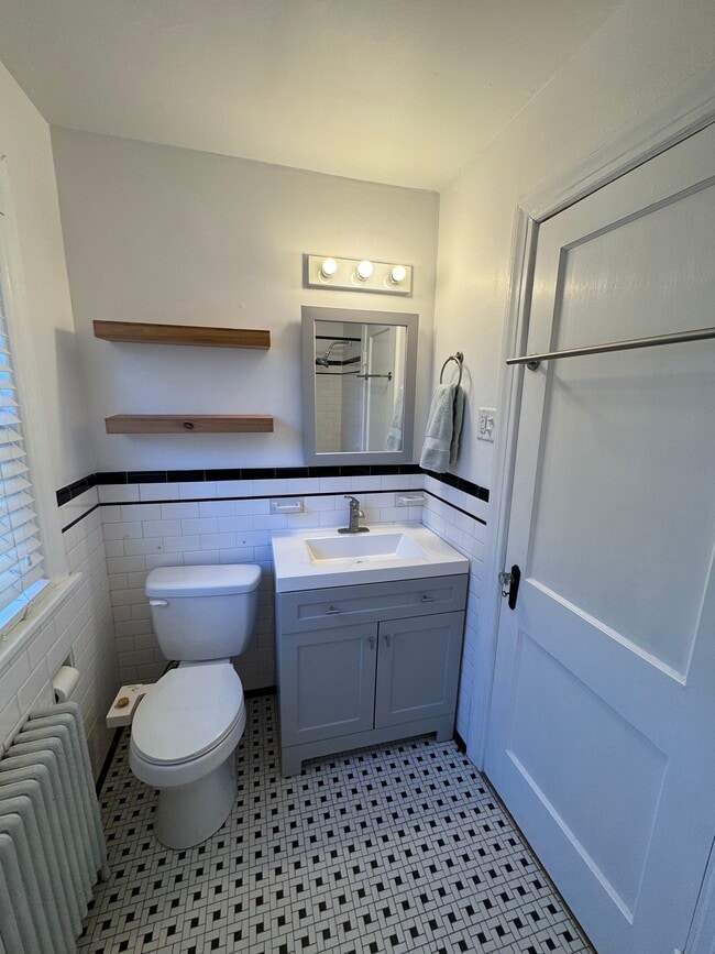 Building Photo - 5009 E Seminary Ave