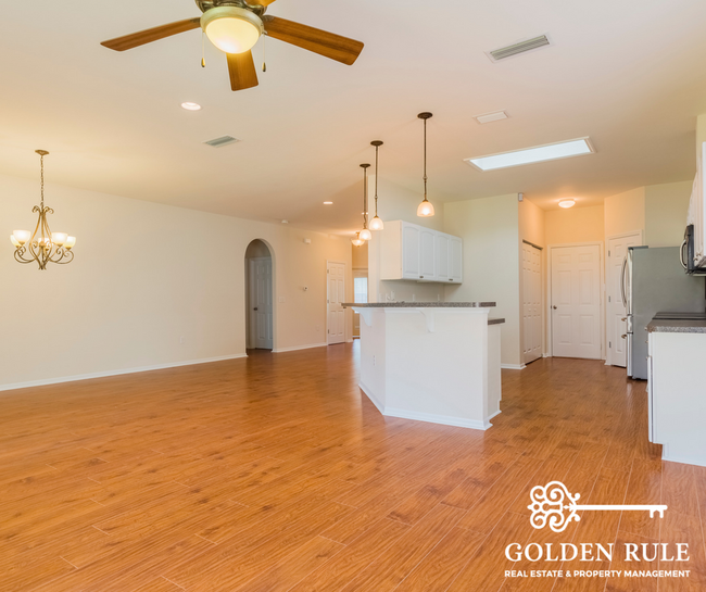 Building Photo - 7595 SW 84th Dr