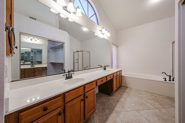 Building Photo - Welcome to this stunning 4-bedroom, 2-bath...